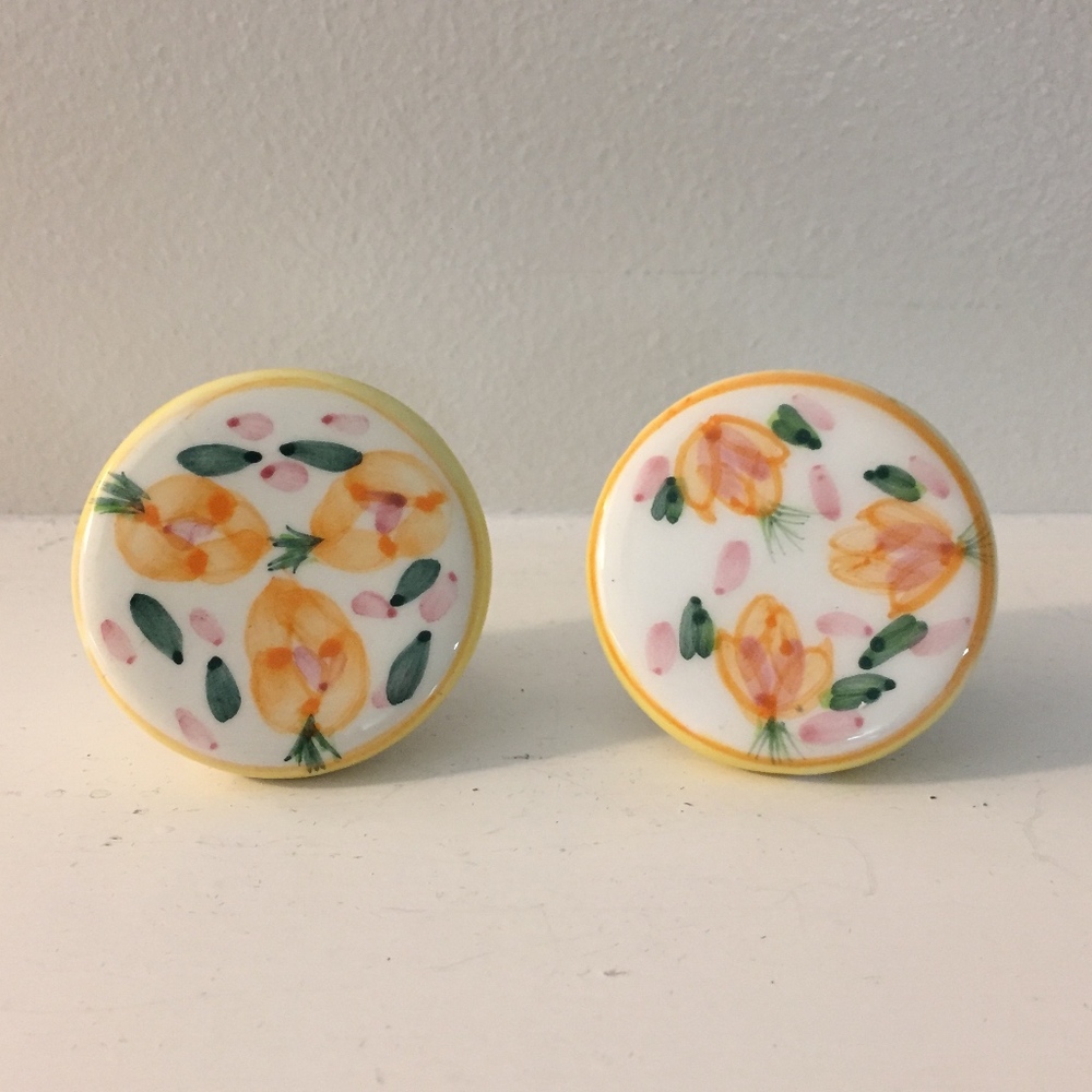 Drawer pulls set of 2 Floral Patterned Knobs